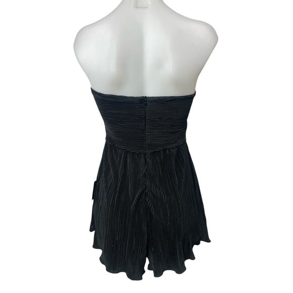 NEW Lulus Black Strapless Tube Bandeau Cutout Pleated Plisse Romper Shorts Sz S - Picture 2 of 5